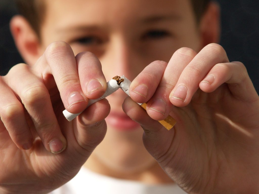 Carol Stream IL Dentist | Tobacco & Your Teeth: The Risks of Chewing and Smoking 